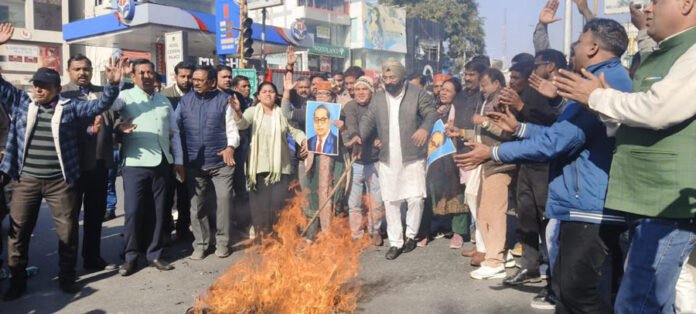 congress-protest-against-home-minister-amit-shahs-statement-effigy-burnt-calling-it-an-insult-to-the-constitution-and-baba-saheb-ambedkar