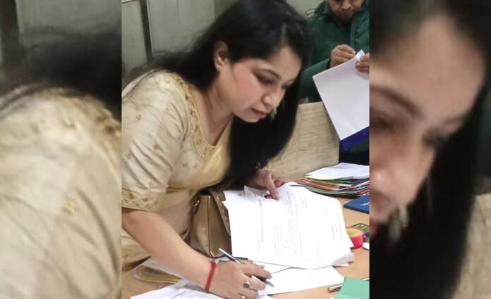 dehradun-mayor-election-youth-congress-spokesperson-aarushi-sundariyal-becomes-independent-candidate-makes-serious-allegations-against-congress-leadership