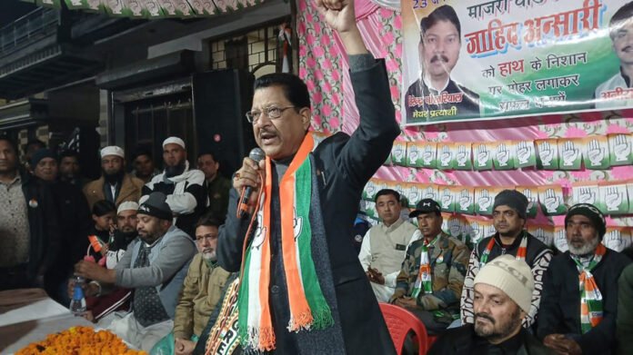 Dhasmana-campaigned-vigorously-for-the-Congress-candidates-Along-with-councillors-he-also-sought-votes-for-the-post-of-mayor-and-launched-a-scathing-attack-on-the-BJP