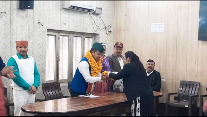 uttarakhand-kranti-dal-mayor-candidate-sought-support-from-advocates-in-dehradun-bar