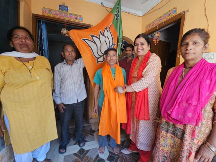 bjp-basti-chalo-abhiyan-shivpuri-kamli-bhatt