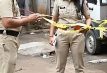 पुलिस मामले की जांच में जुटी संदिग्ध हालात में फंदे पर लटकी मिली छात्रा