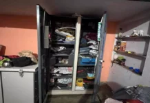 दो लाख का सामान पार चोरों ने दिनदहाड़े घर खंगाला