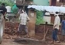 एसडीएम ने रात में हो रहे अवैध निर्माण को रुकवाया