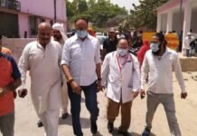 सफाई व्यवस्था पर चढ़ा पारा सीएमएम को दी हिदायत जिला अस्पताल में स्वास्थ्य मंत्री का औचक निरीक्षण
