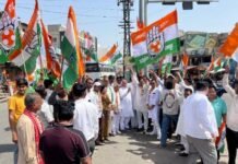 भवाली में कांग्रेसियों ने फूंका भाजपा का पुतला