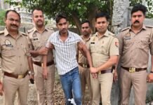 तीन साथी भी हुए गिरफ्तार चोरी के आरोपी व 25 हजार के इनामी बदमाश को पुलिस ने दबोचा