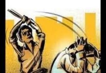 मारपीट के आरोप में तीन के खिलाफ प्राथमिकी