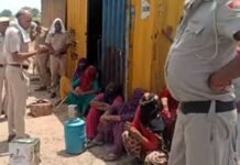 बोतलें नष्ट कीं महिलाओं ने शराब के विरोध में छेड़ा अभियान